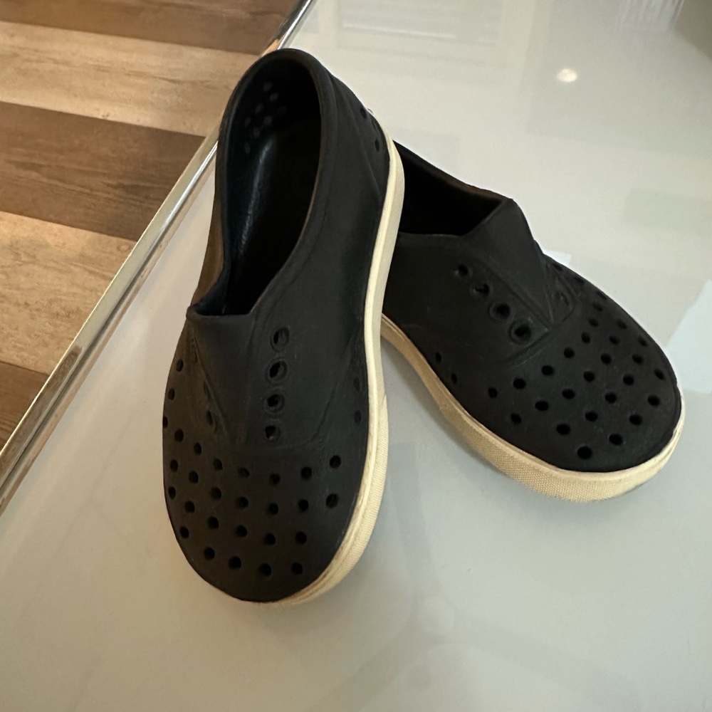 Native Navy Blue Kids Shoes Size 9 C Boys or Girls